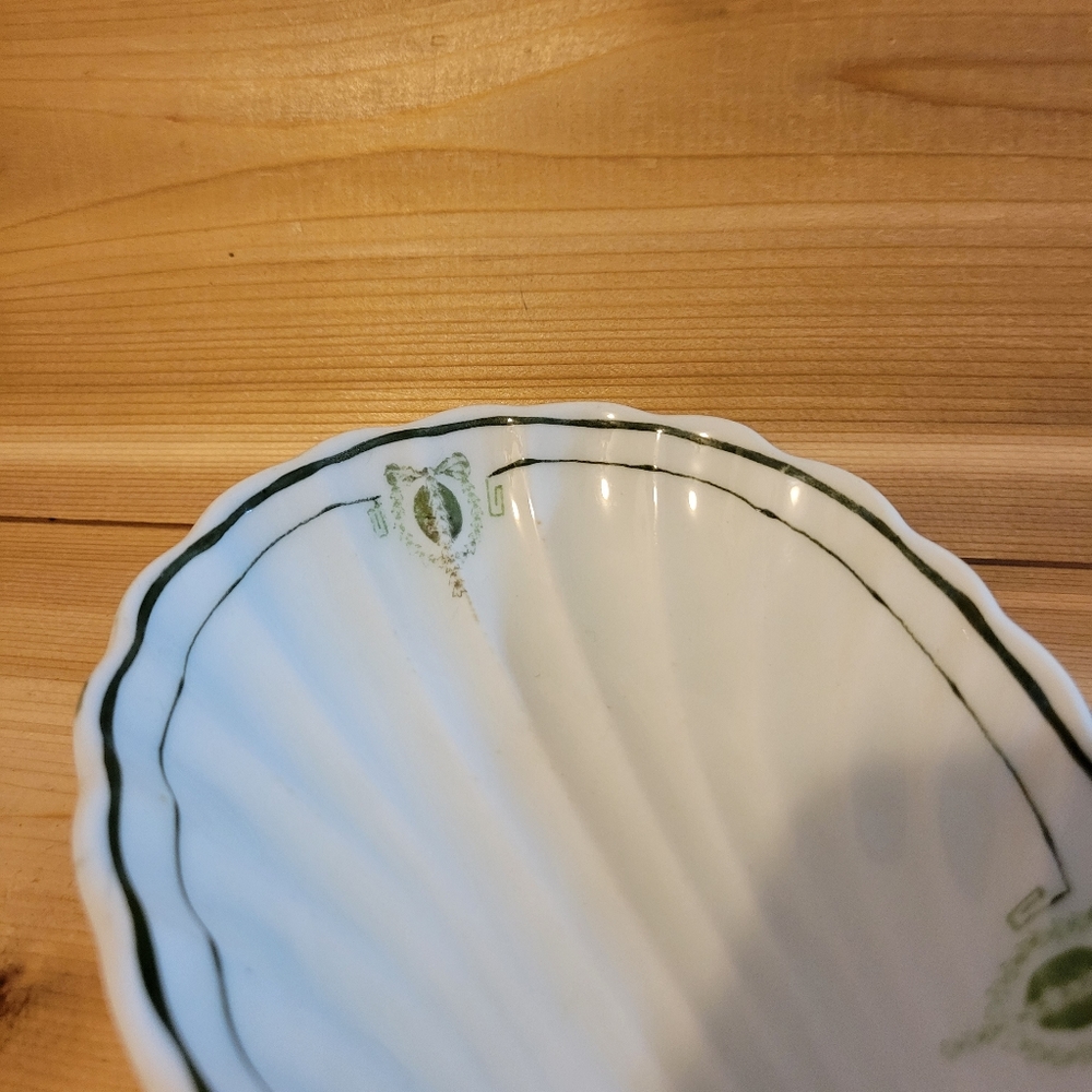 Vintage Ice-cream Ribbed Dish - Picture 2 of 5